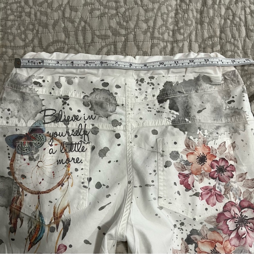 ANGELA MARA WHITE FLORAL SHORTS - Picture 8 of 10